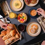 Le Cinq Codet Hotel