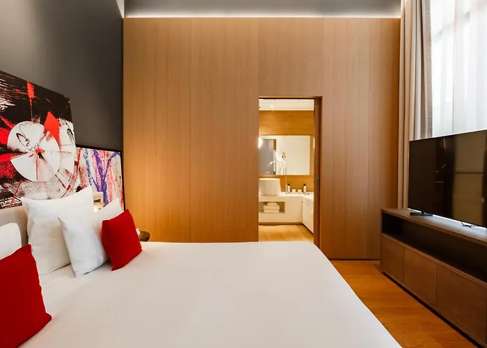 Отель Le Cinq Codet 5*
