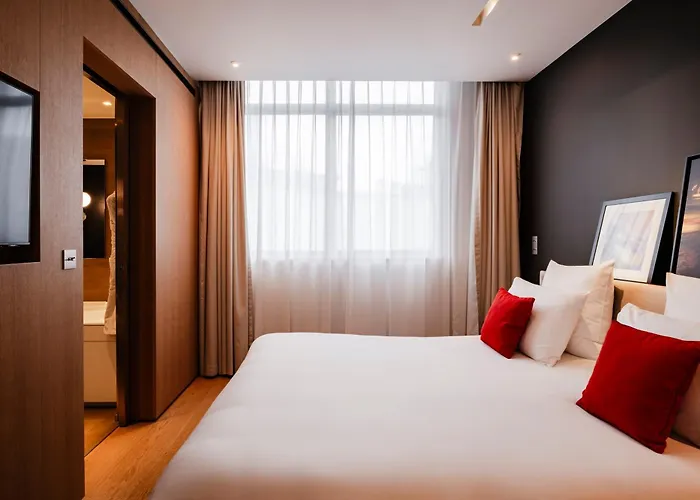Отель Le Cinq Codet 5*
