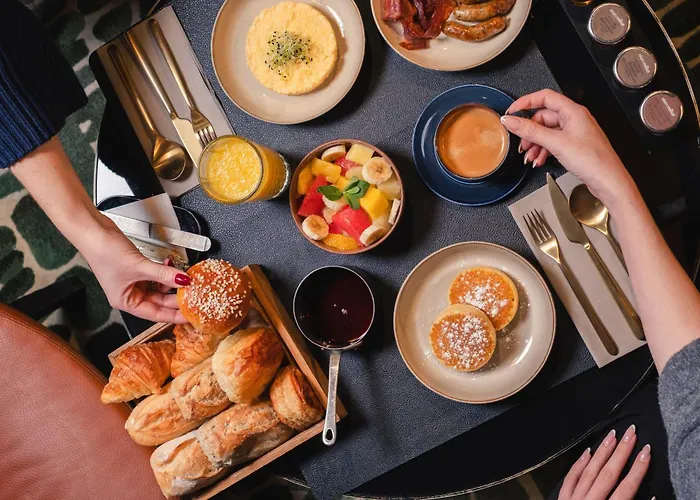 Le Cinq Codet Hotel