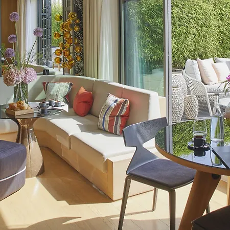 Le Cinq Codet Hotell