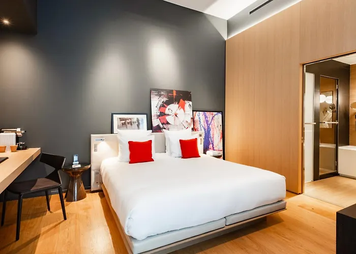 Le Cinq Codet Hotel 5*