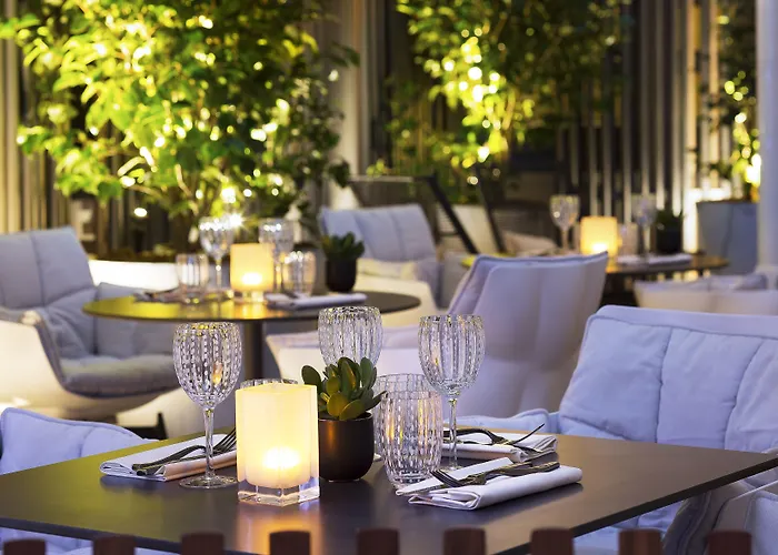 Le Cinq Codet Hotel 5*