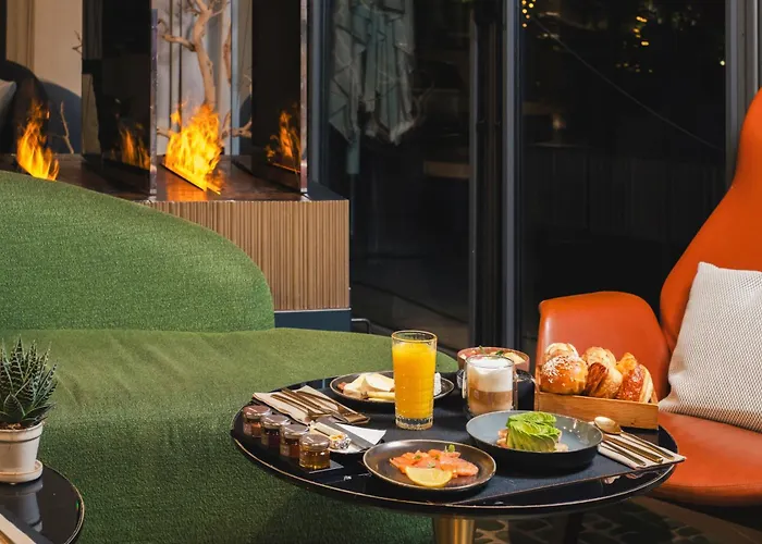 Le Cinq Codet Hotel 5*