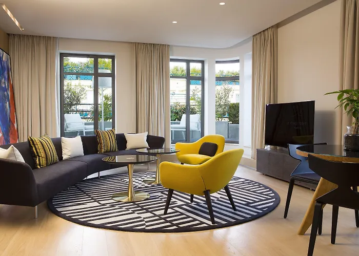 Le Cinq Codet מלון 5*