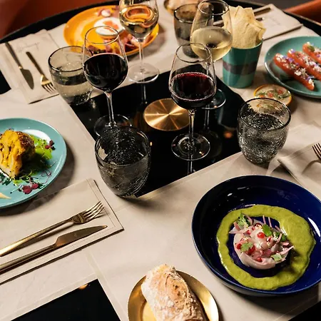 Le Cinq Codet Hotel 5*